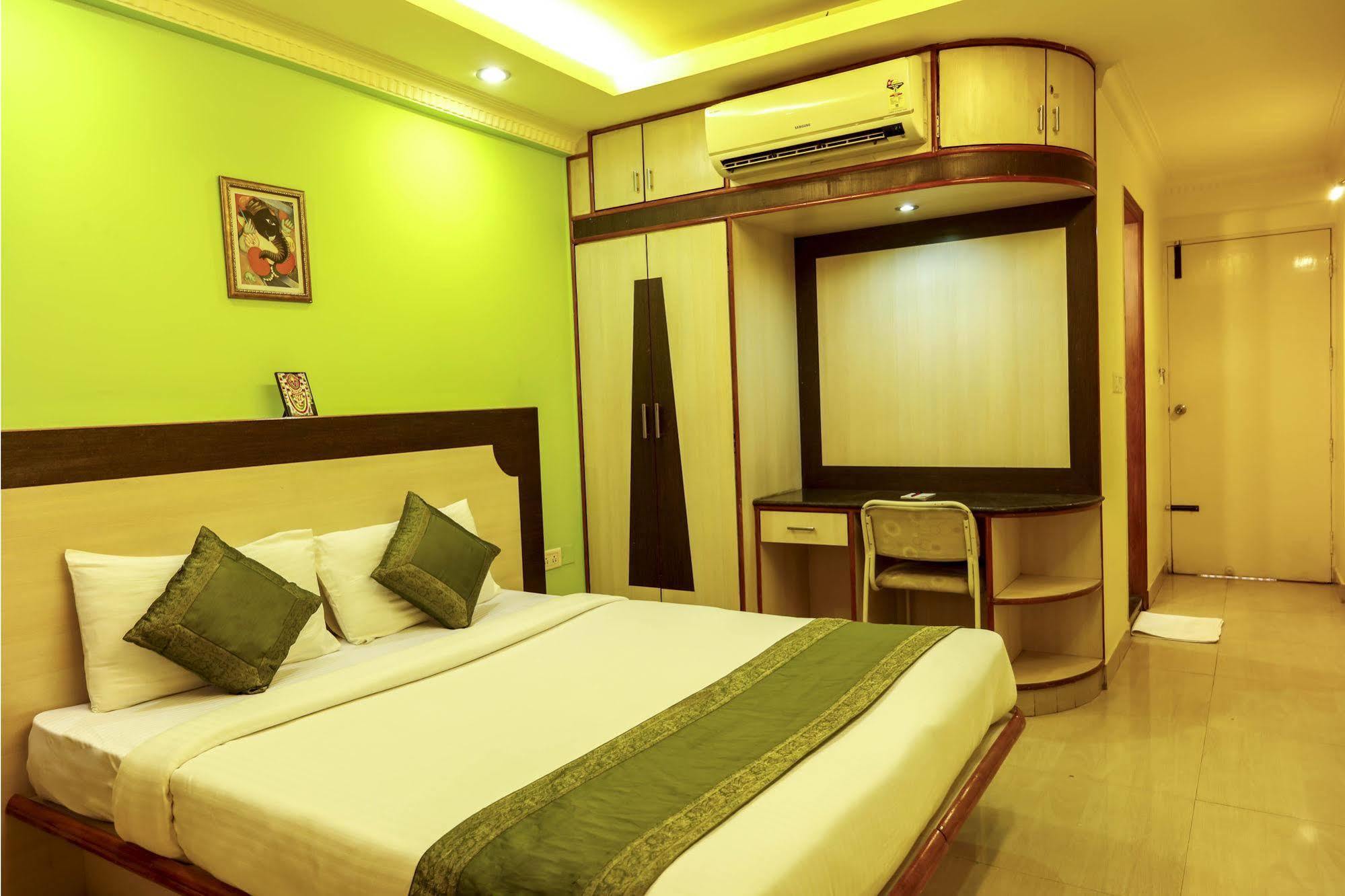 Treebo Trip Grand Regency Hotel Bangalore Exterior photo
