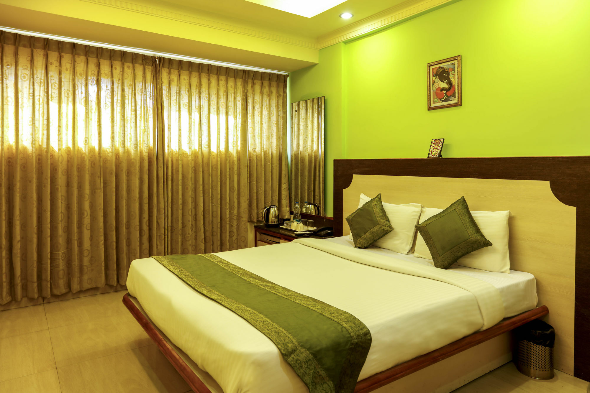 Treebo Trip Grand Regency Hotel Bangalore Exterior photo