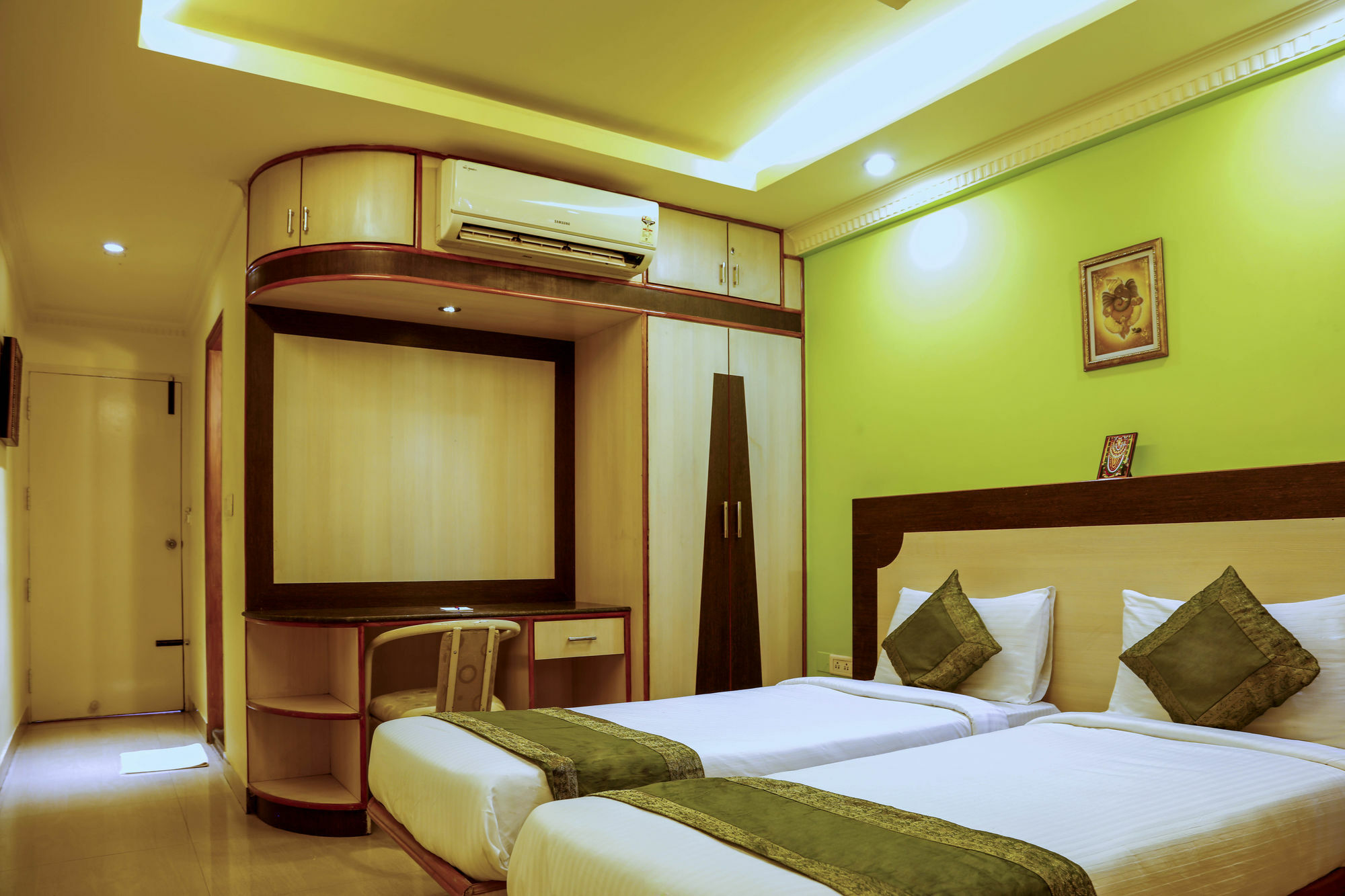 Treebo Trip Grand Regency Hotel Bangalore Exterior photo