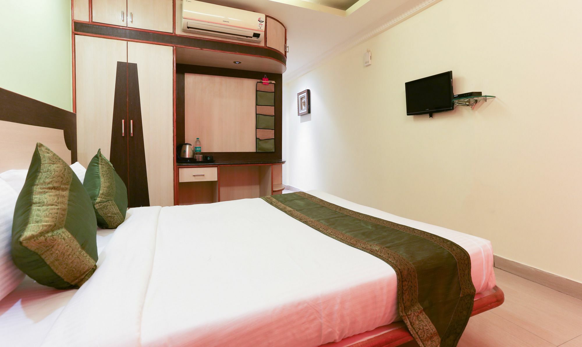 Treebo Trip Grand Regency Hotel Bangalore Exterior photo