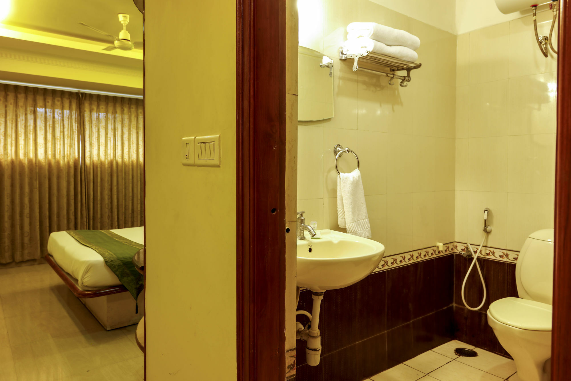 Treebo Trip Grand Regency Hotel Bangalore Exterior photo
