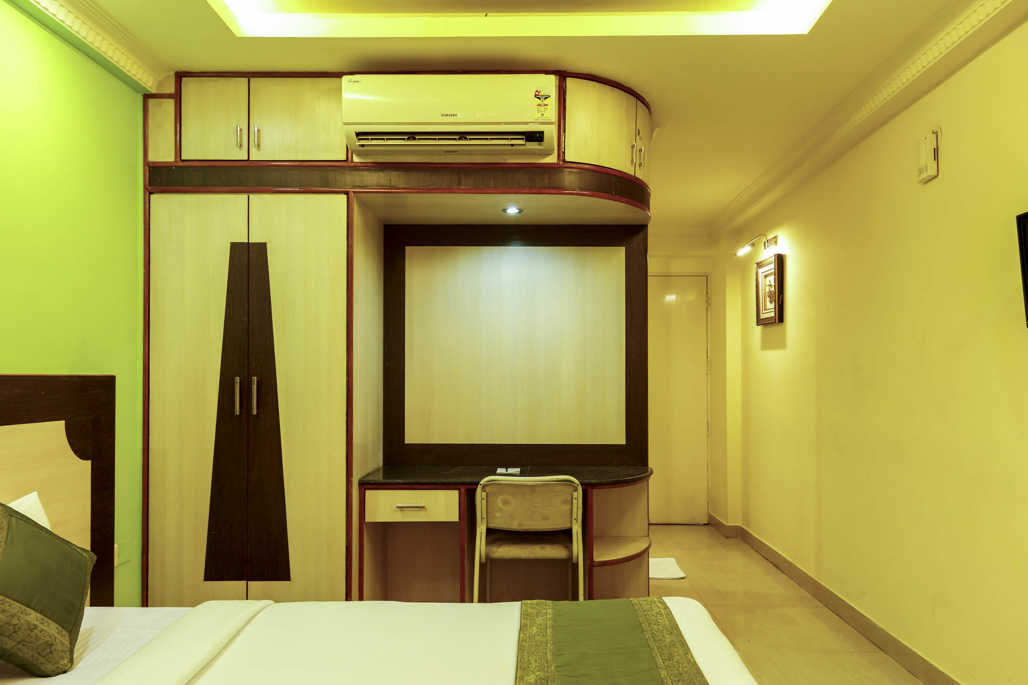 Treebo Trip Grand Regency Hotel Bangalore Exterior photo