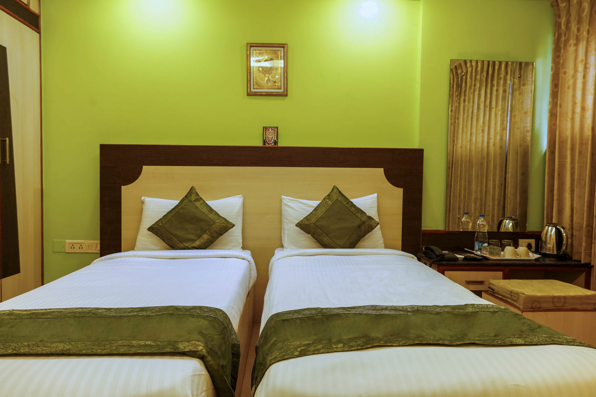 Treebo Trip Grand Regency Hotel Bangalore Exterior photo