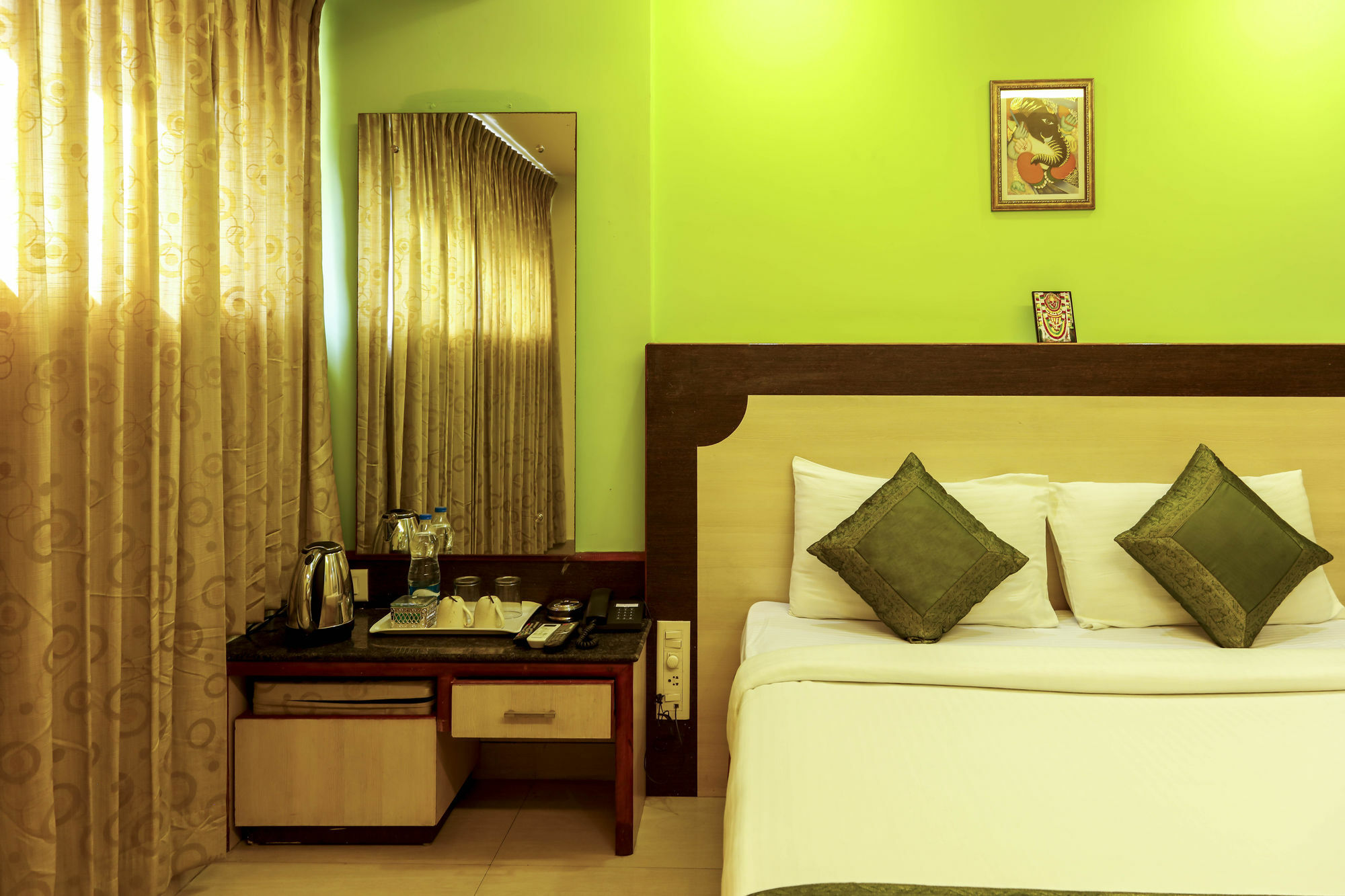 Treebo Trip Grand Regency Hotel Bangalore Exterior photo