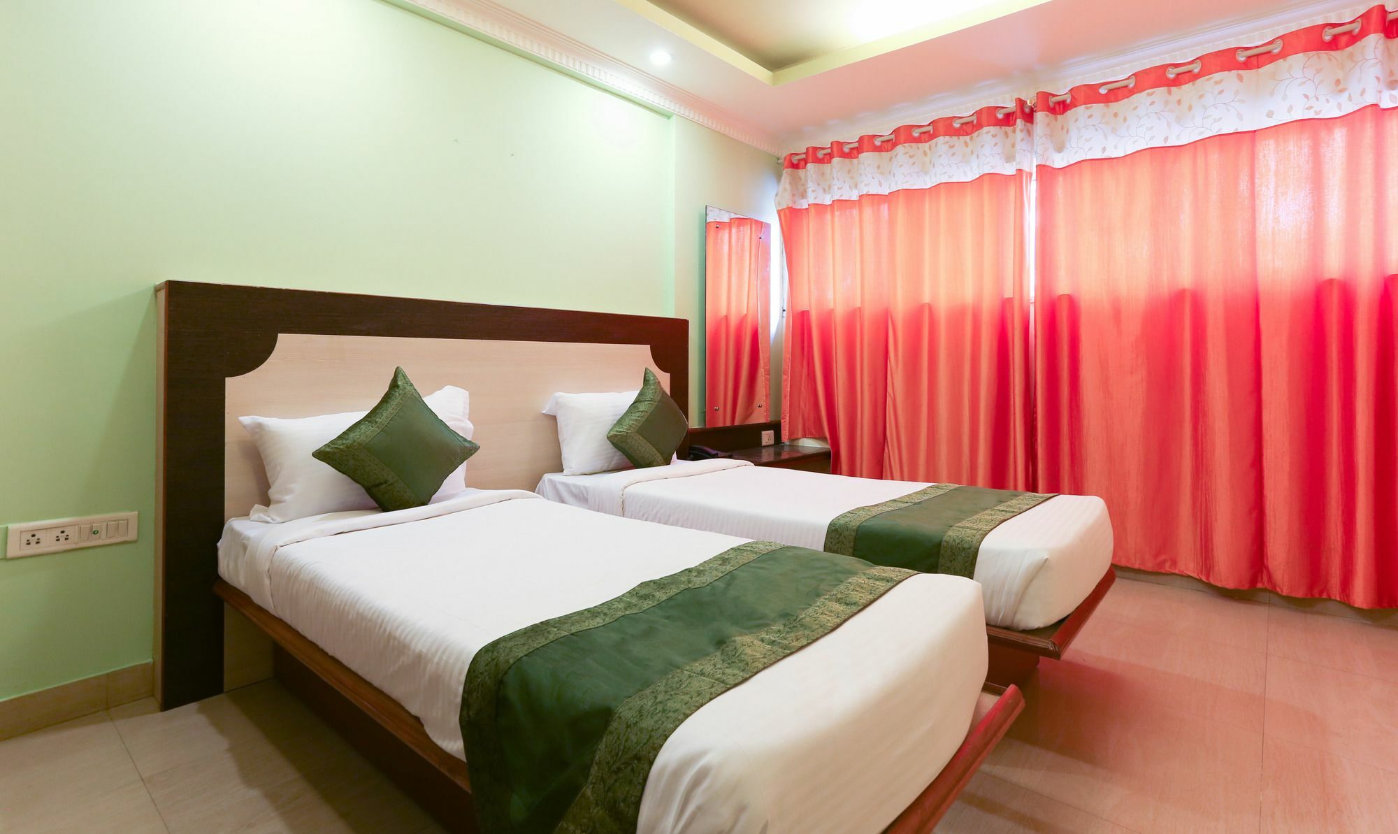 Treebo Trip Grand Regency Hotel Bangalore Exterior photo